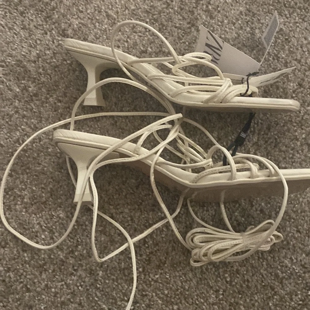 NWT Zara white heel strappy shoes size 6 - Picture 3 of 6
